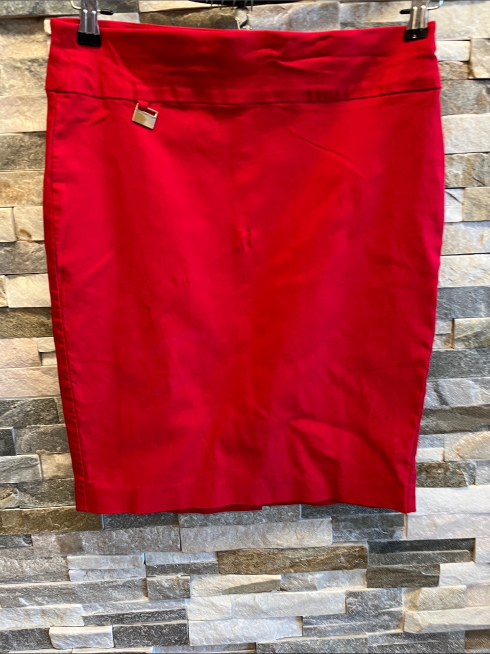 Chic Red Mini Pencil Skirt - Sleek Everyday Style